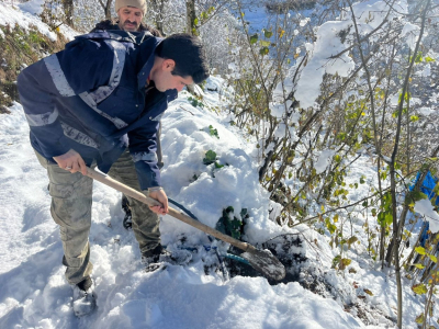 DONDURUCU SOĞUKTA SU MESAİSİ