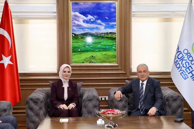 Aile ve Sosyal Hizmetler Bakanı Mahinur Özdemir Göktaş Büyükşehir'de