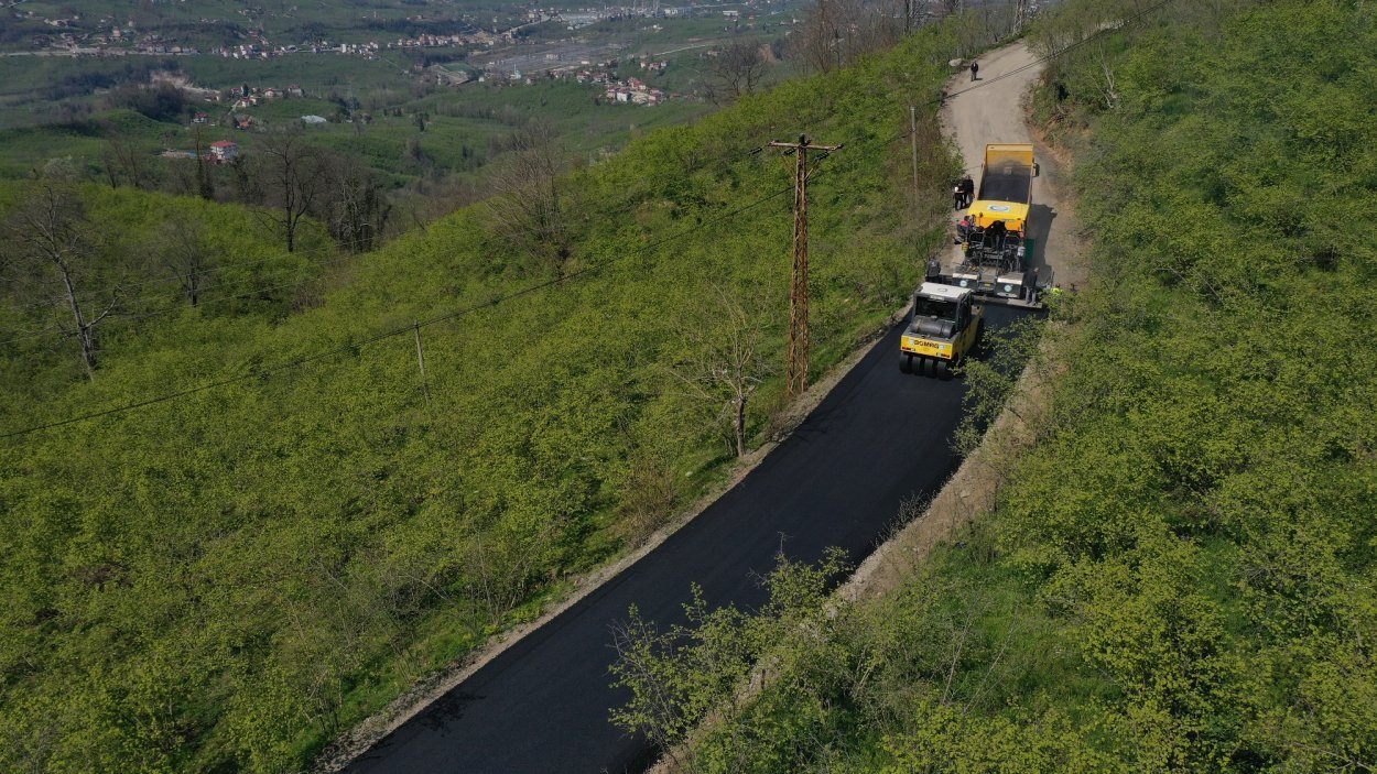 ALTINORDU’DA GRUP YOLU ASFALTLANIYOR