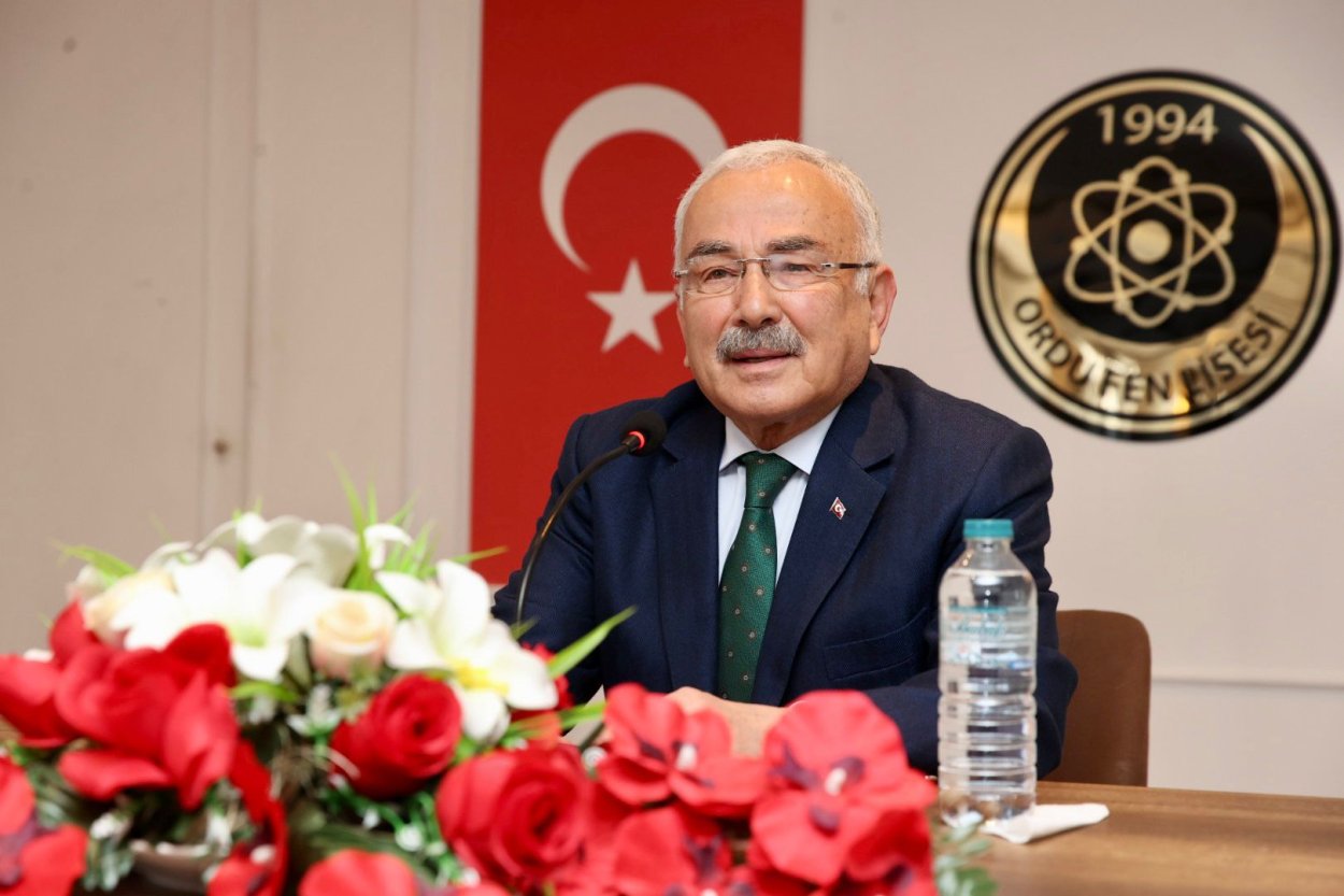 BAŞKAN GÜLER TECRÜBELERİNİ ÖĞRENCİLERLE PAYLAŞTI