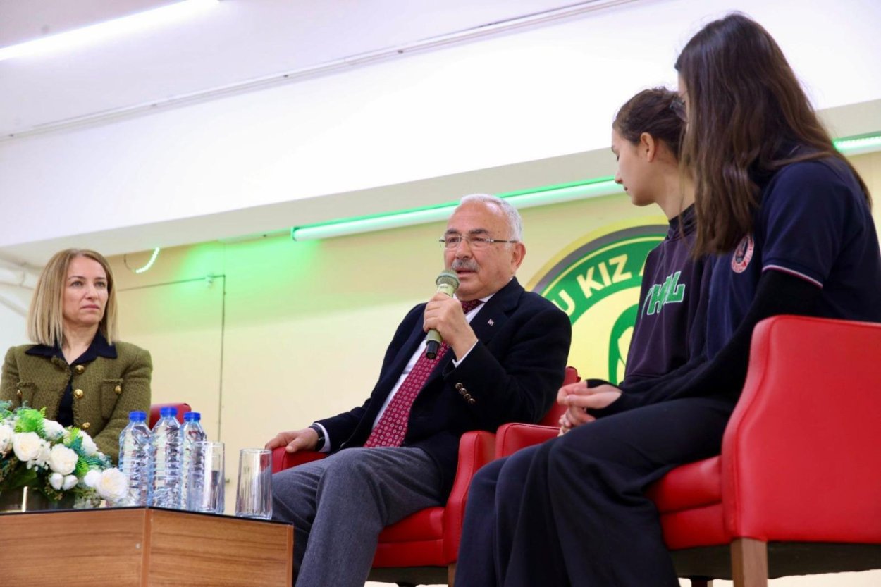 BAŞKAN GÜLER TECRÜBESİYLE GENÇLERE IŞIK TUTUYOR