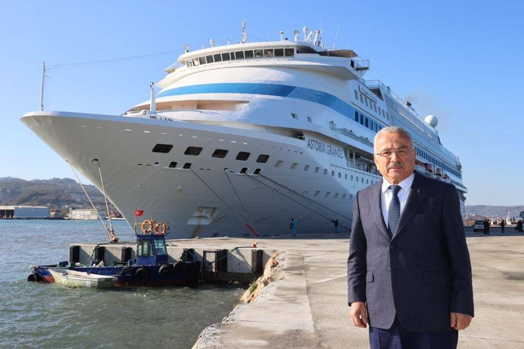 BAŞKAN GÜLER, ÜNYE LİMANI’NIN KİRALANMA SÜRECİNE AÇIKLIK GETİRDİ