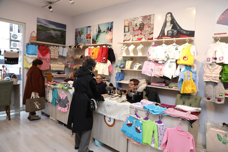 Bu Çarşıdaki Eserler İlmek İlmek İşleniyor