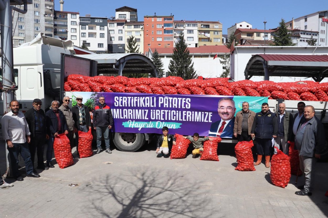 BÜYÜKŞEHİR, 6 İLÇEDE 45 TON TOHUMLUK PATATES DAĞITTI