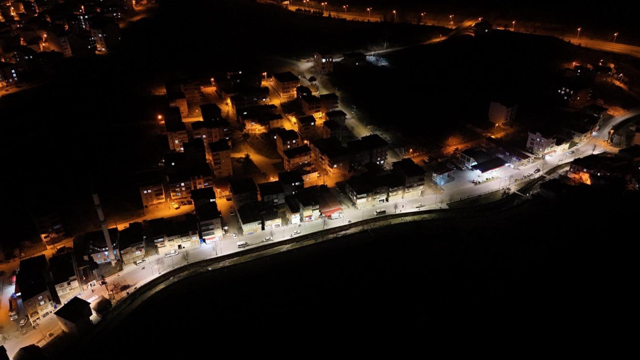 BÜYÜKŞEHİR KENTİ MODERN AYDINLATMALARLA DONATIYOR