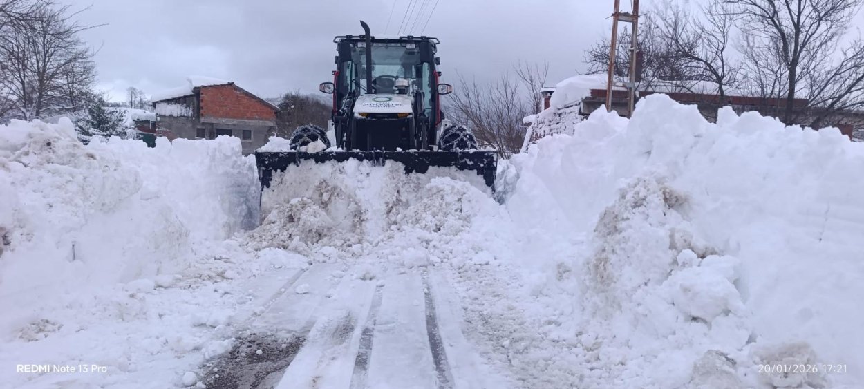 KARLA MÜCADELE EKİPLERİ DURMAK BİLMİYOR