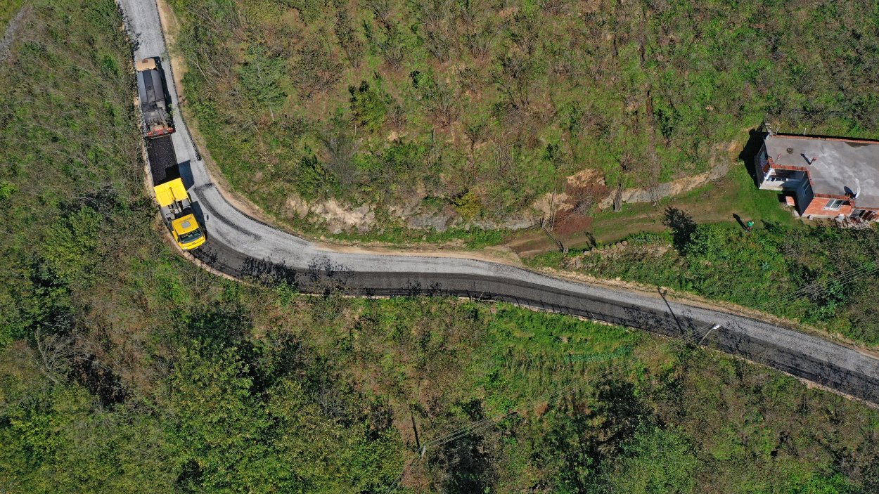 ÇAMAŞ’TA 4 MAHALLEYE HİTAP EDEN YOL ASFALTLANDI (1)