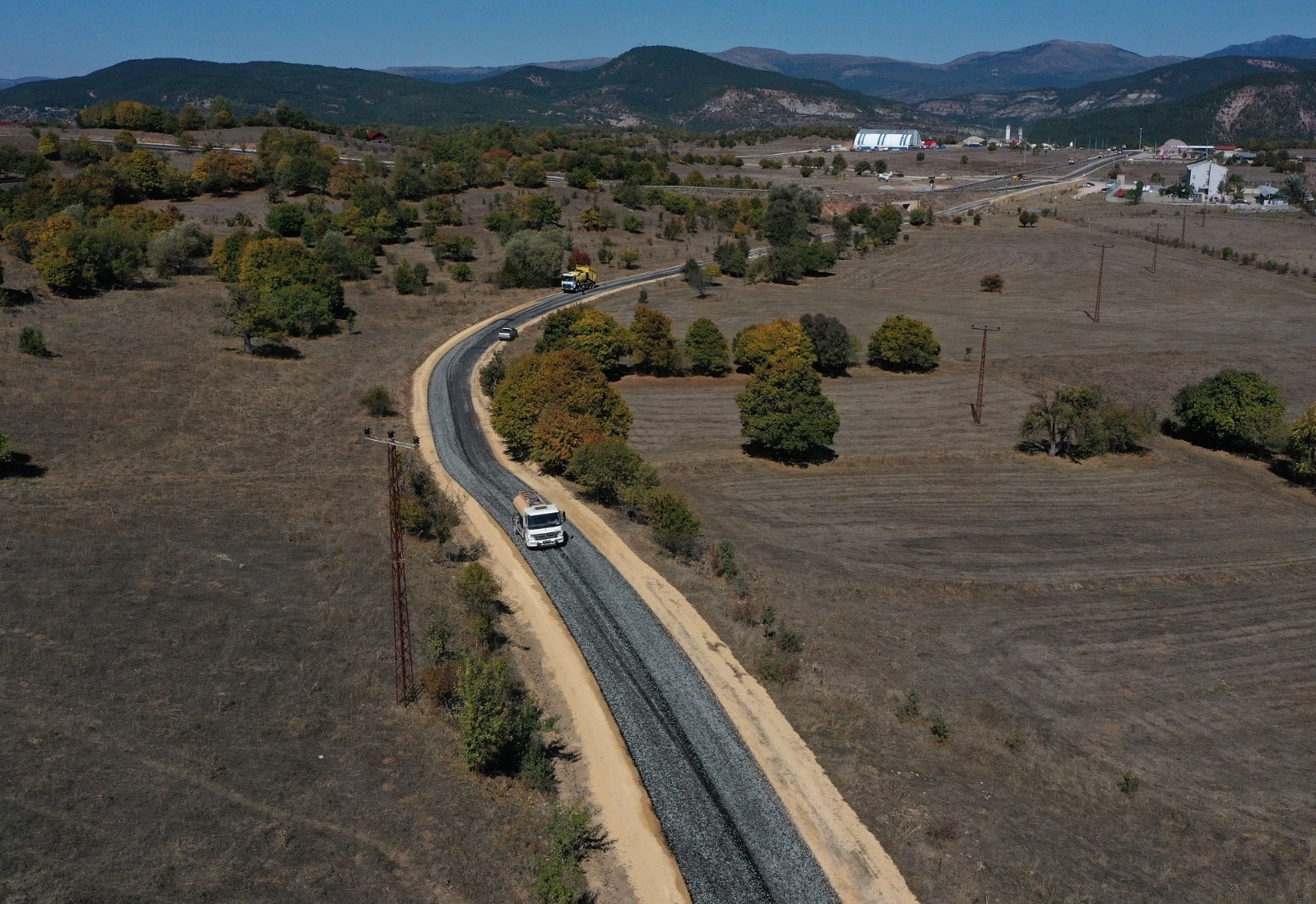 MESUDİYE SARICA MAHALLESİNDE ASFALT SEVİNCİ