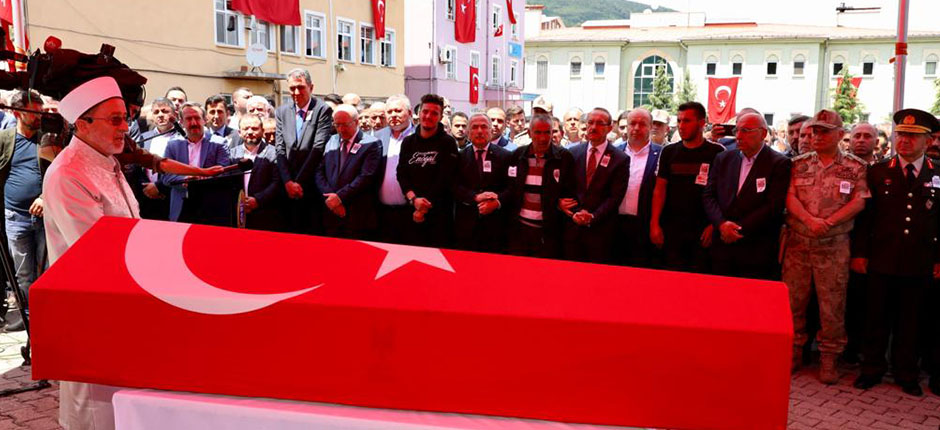 ORDU ŞEHİDİNE AĞLADI