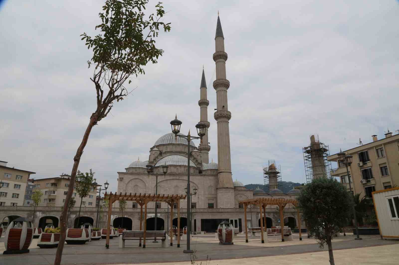 ULU CAMİ’YE KÜTÜPHANE 