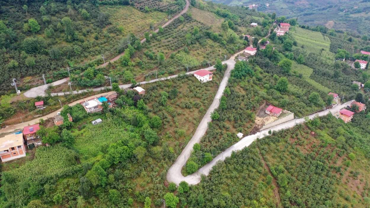 ÜNYE ORTAKÖY’DE BETON YOL ÇALIŞMASI YAPILDI